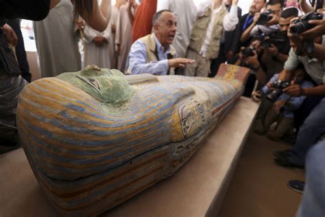 Ancient tombs and large mummification workshops unearthed in Egypt